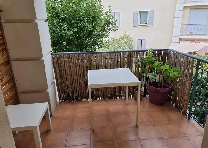 1 Avec Piscine * Юзес